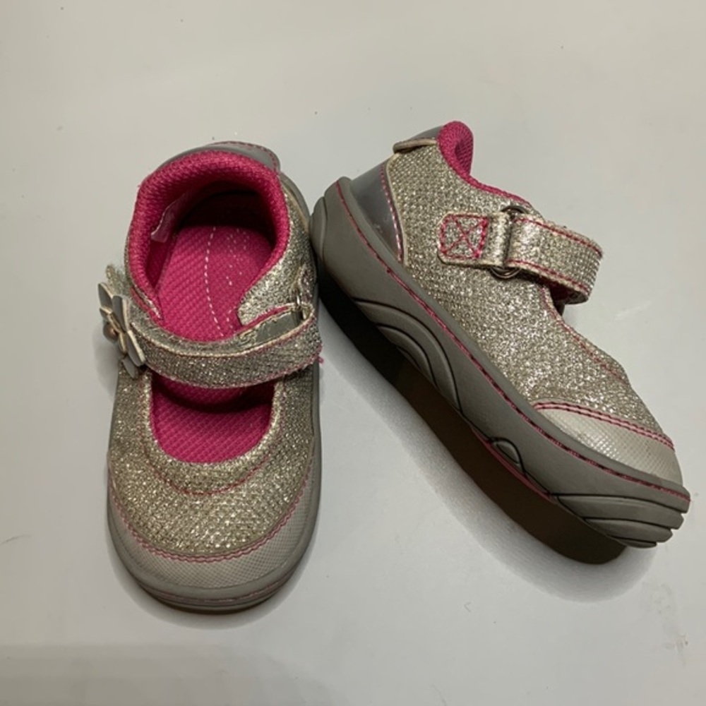 Stride Rite Surprize Pauline silver glitter strap Mary Jane. Toddler 4